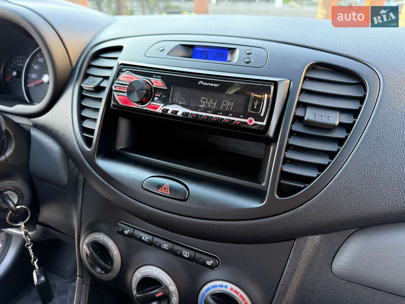 Хэтчбек Hyundai i10 2012 в Одессе