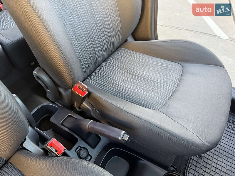 Хэтчбек Hyundai i10 2012 в Одессе