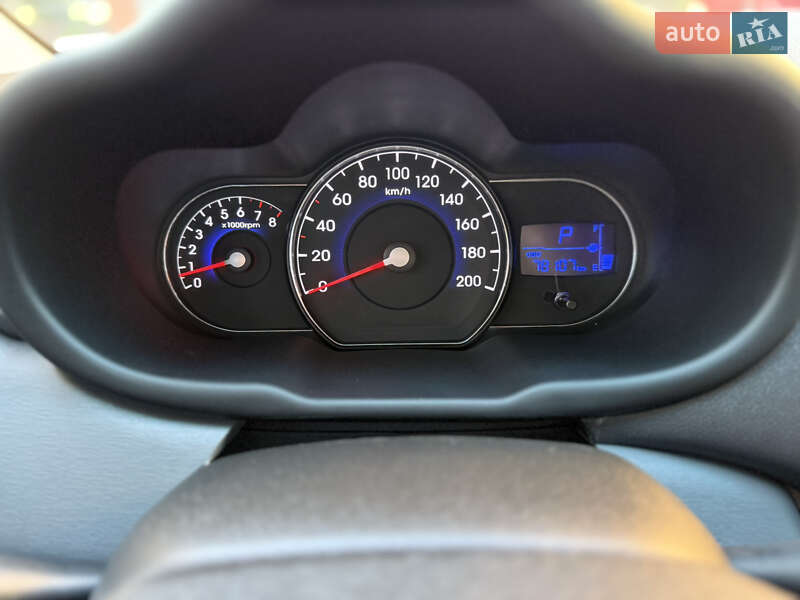 Хэтчбек Hyundai i10 2012 в Одессе