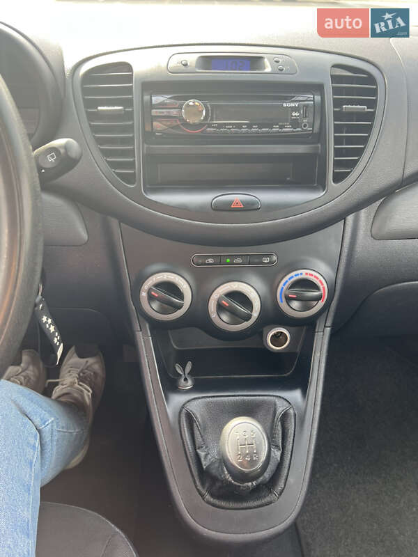 Хэтчбек Hyundai i10 2011 в Киеве