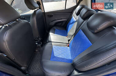 Хетчбек Hyundai i10 2011 в 