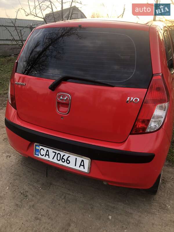 Хэтчбек Hyundai i10 2008 в Ватутино