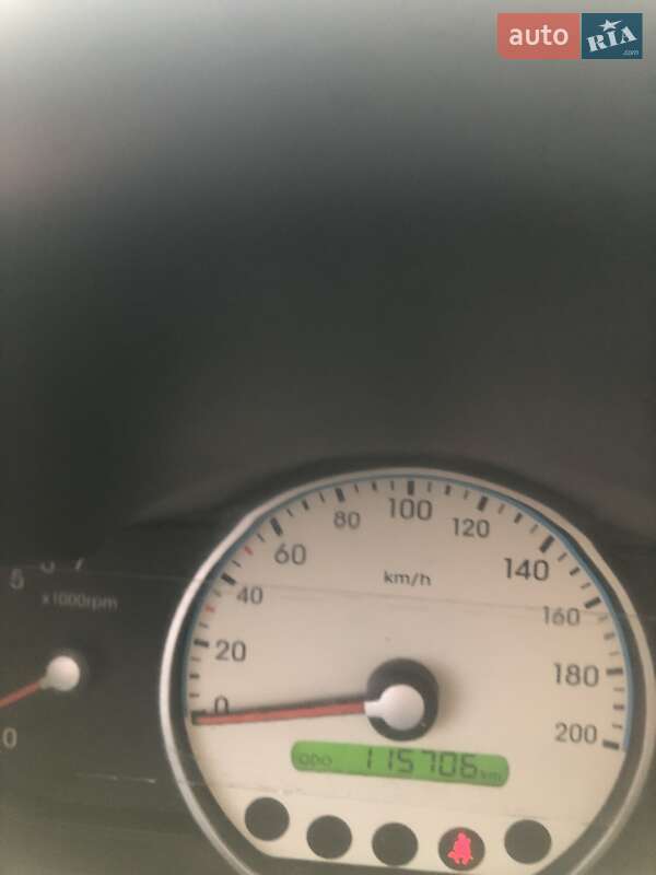 Хэтчбек Hyundai i10 2008 в Ватутино
