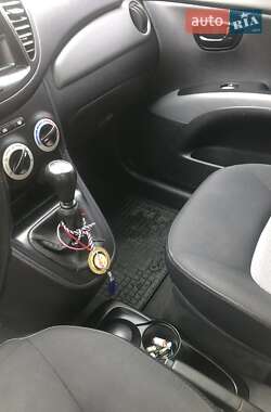 Хэтчбек Hyundai i10 2008 в 