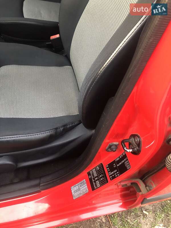 Хэтчбек Hyundai i10 2008 в Ватутино