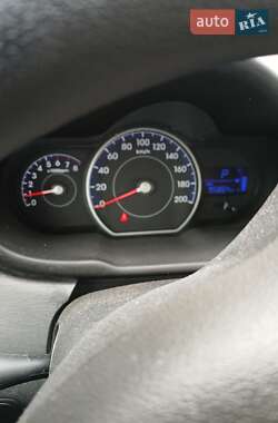 Хетчбек Hyundai i10 2013 в Чернігові
