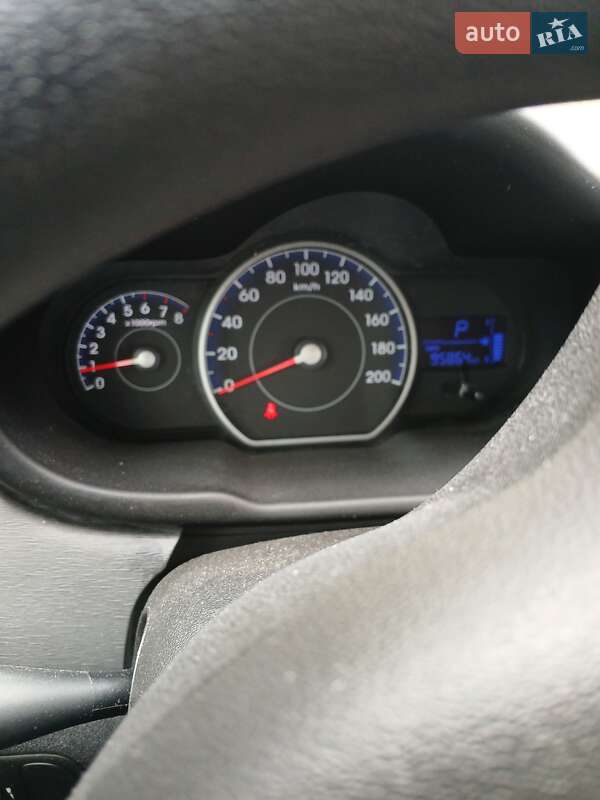 Хэтчбек Hyundai i10 2013 в 