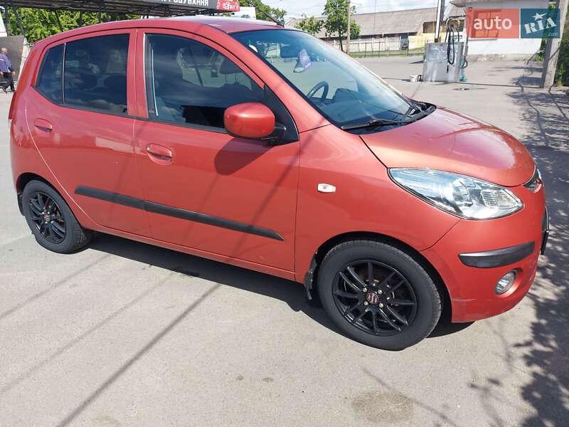 Хетчбек Hyundai i10 2008 в 