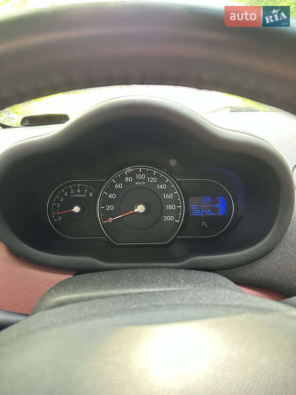 Хэтчбек Hyundai i10 2013 в Киеве