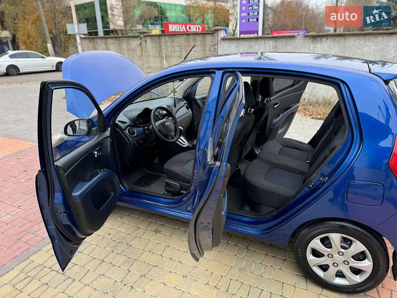 Хэтчбек Hyundai i10 2011 в Одессе