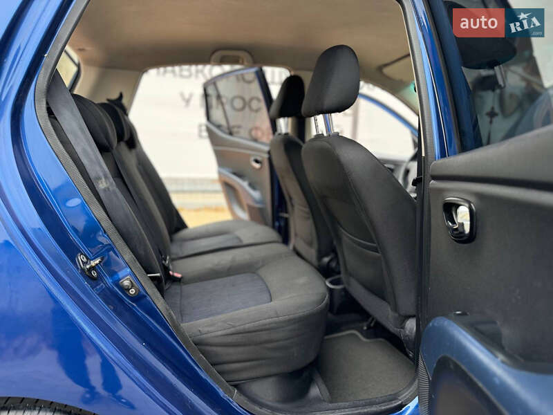 Хэтчбек Hyundai i10 2011 в Одессе