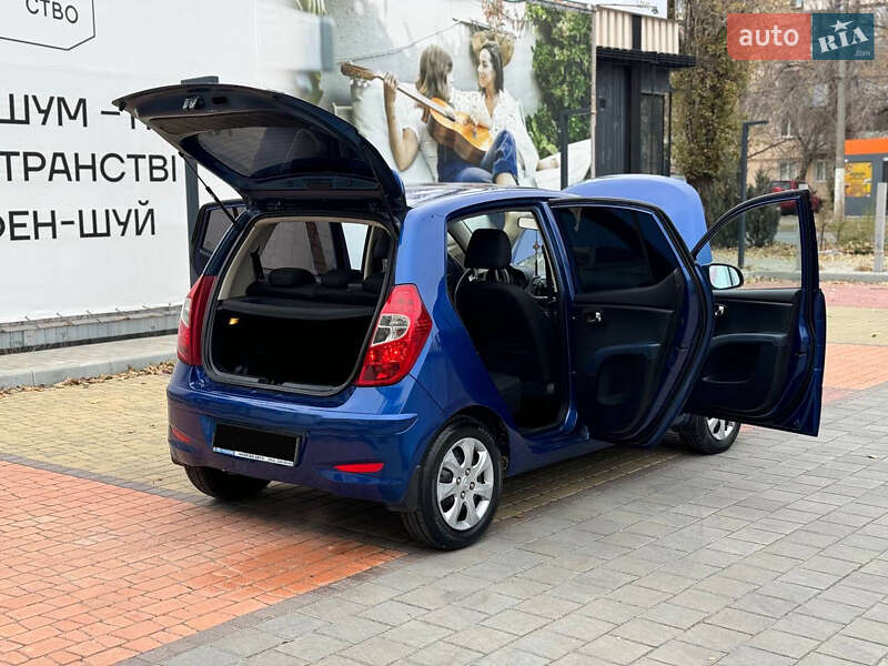 Хэтчбек Hyundai i10 2011 в Одессе