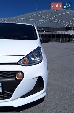 Хэтчбек Hyundai i10 2017 в 