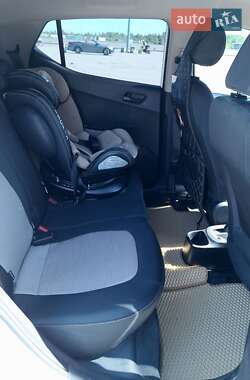 Хэтчбек Hyundai i10 2017 в 
