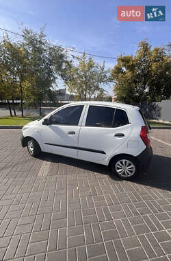 Хэтчбек Hyundai i10 2012 в 