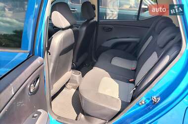 Хэтчбек Hyundai i10 2010 в 