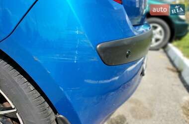 Хэтчбек Hyundai i10 2010 в 