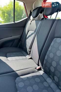 Хэтчбек Hyundai i10 2009 в 