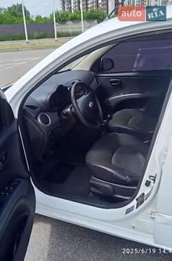 Хэтчбек Hyundai i10 2012 в Киеве
