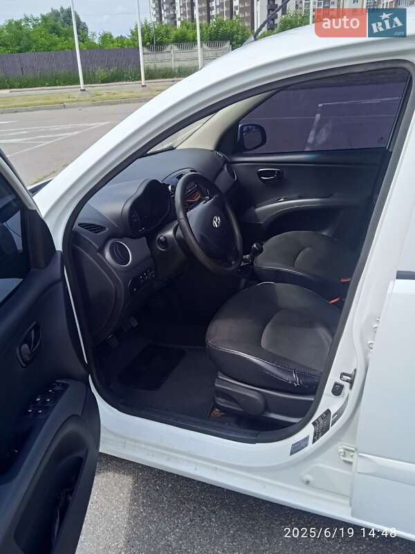 Хэтчбек Hyundai i10 2012 в Киеве