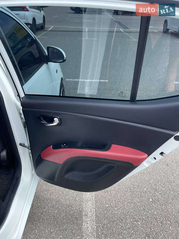 Хэтчбек Hyundai i10 2013 в Киеве
