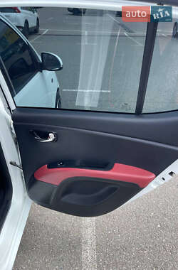Хэтчбек Hyundai i10 2013 в 