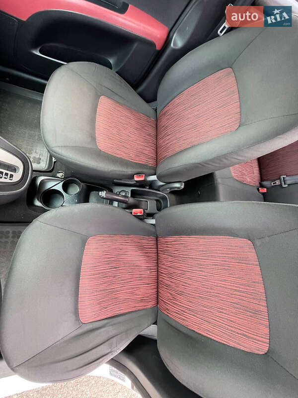 Хэтчбек Hyundai i10 2013 в Киеве