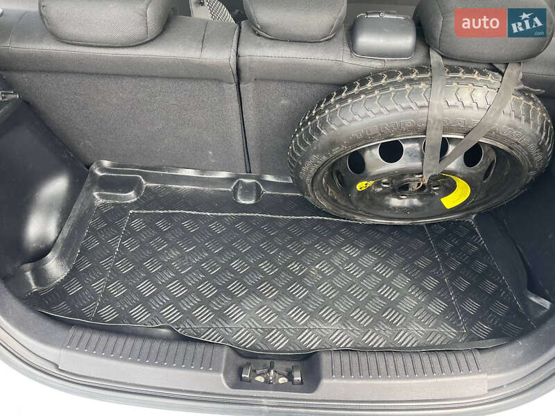 Хэтчбек Hyundai i10 2013 в Киеве