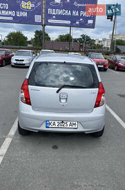 Хэтчбек Hyundai i10 2010 в 