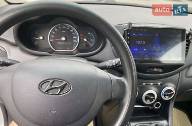 Хэтчбек Hyundai i10 2010 в 