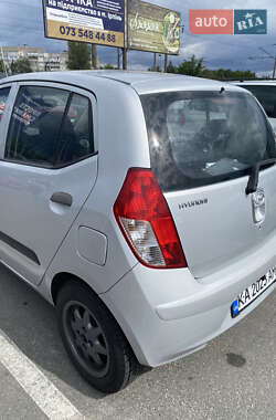 Хэтчбек Hyundai i10 2010 в 