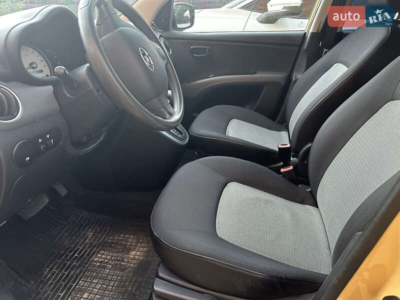Хэтчбек Hyundai i10 2010 в Киеве