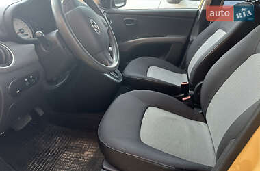 Хэтчбек Hyundai i10 2010 в 