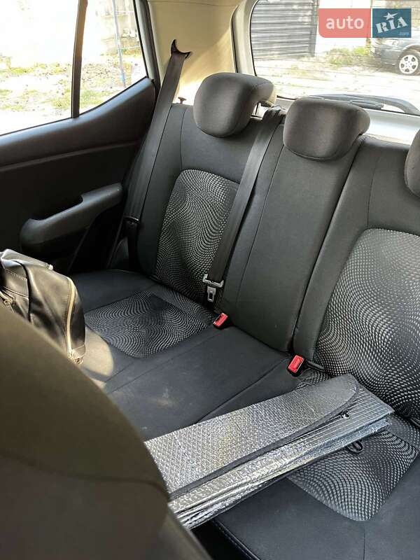 Хэтчбек Hyundai i10 2012 в Вараше