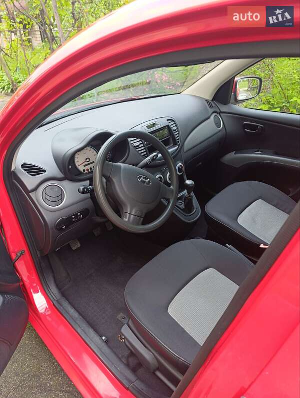 Хэтчбек Hyundai i10 2010 в Житомире