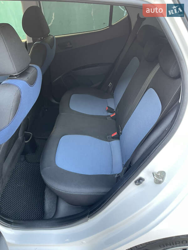 Хетчбек Hyundai i10 2014 в Запоріжжі