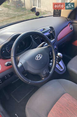 Хэтчбек Hyundai i10 2012 в 
