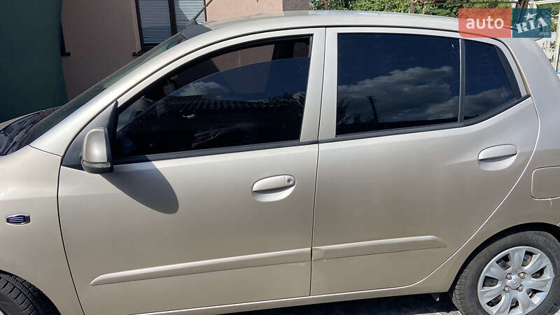 Хетчбек Hyundai i10 2011 в Ставищі