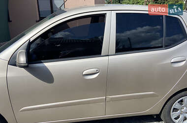 Хэтчбек Hyundai i10 2011 в 