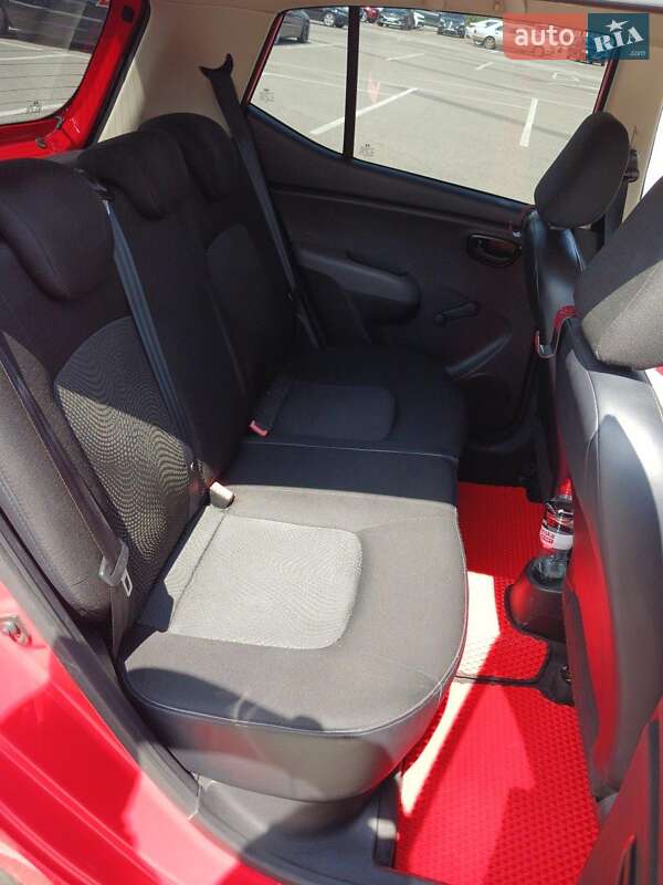 Хэтчбек Hyundai i10 2011 в Житомире