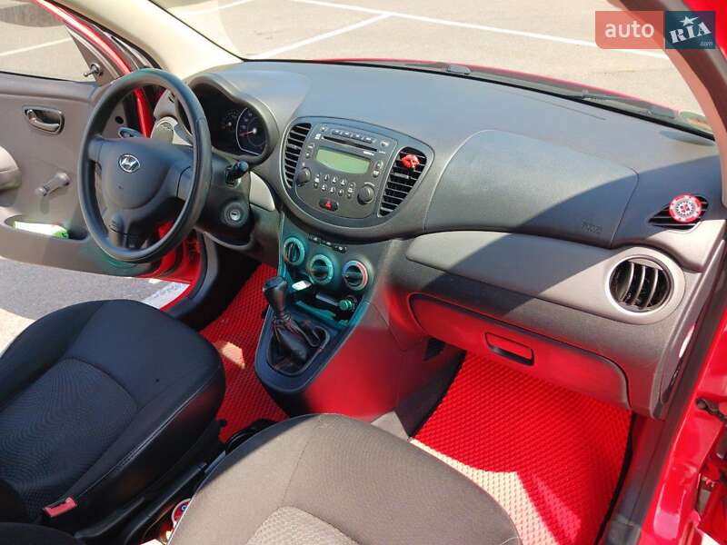 Хэтчбек Hyundai i10 2011 в Житомире