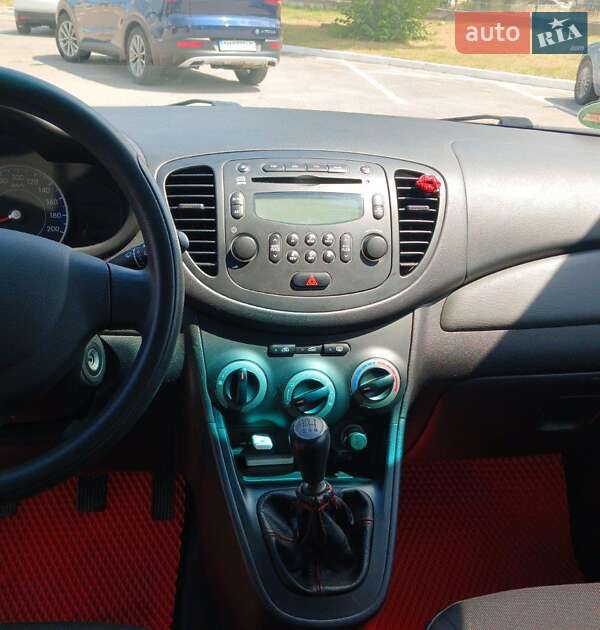 Хэтчбек Hyundai i10 2011 в Житомире