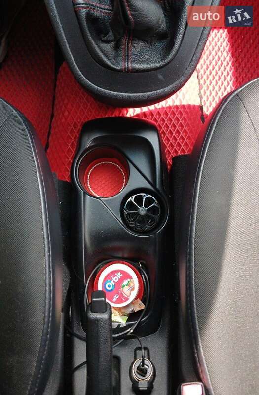 Хэтчбек Hyundai i10 2011 в Житомире