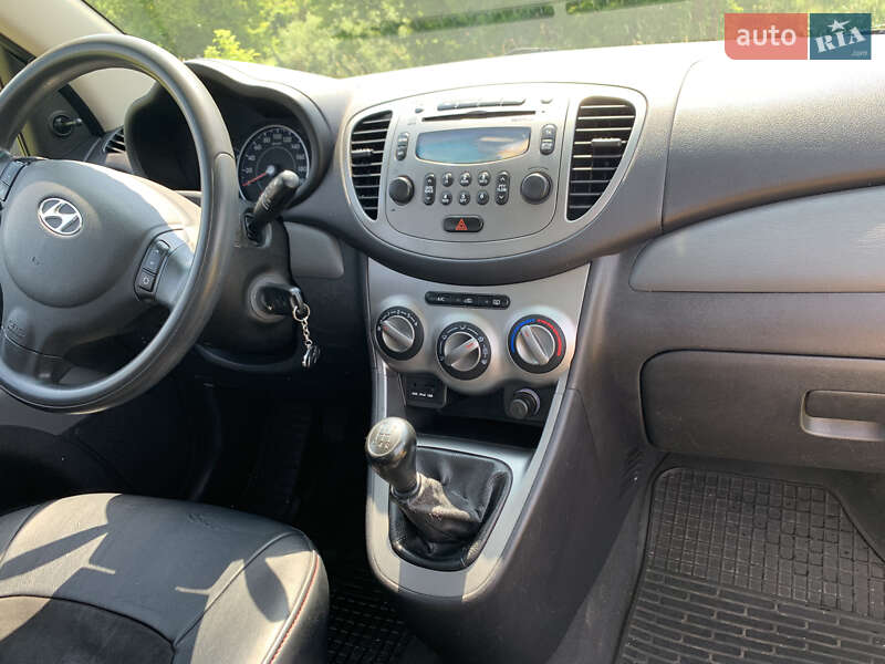 Хэтчбек Hyundai i10 2011 в Малине