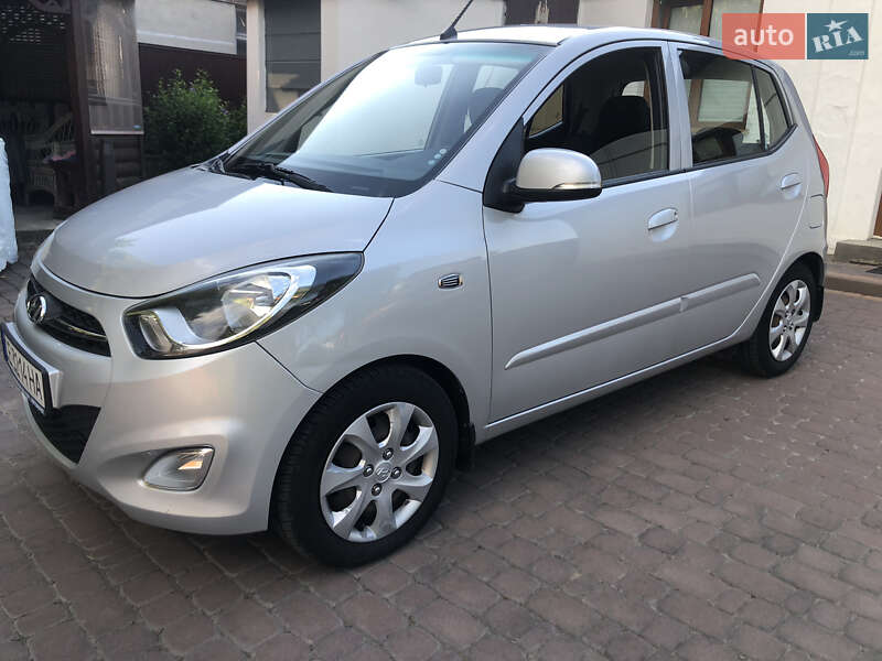 Хэтчбек Hyundai i10 2013 в Черновцах