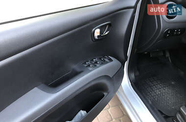 Хэтчбек Hyundai i10 2013 в 