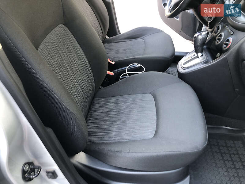 Хэтчбек Hyundai i10 2013 в Черновцах