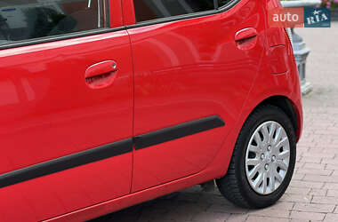 Хэтчбек Hyundai i10 2010 в 
