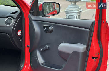 Хэтчбек Hyundai i10 2010 в 