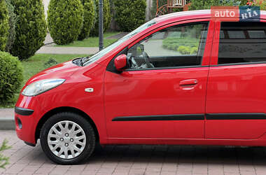 Хэтчбек Hyundai i10 2010 в 